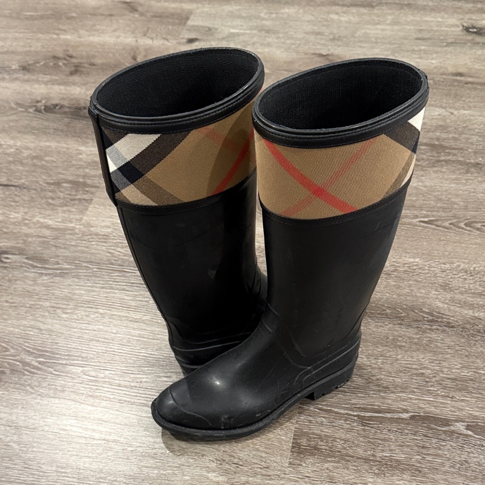 Burberry Black and Tan Winter Rain Boots